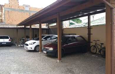 Imagem: A casa possui 2 Dormitórios, 2 Banheiros, 1 Vaga na garagem