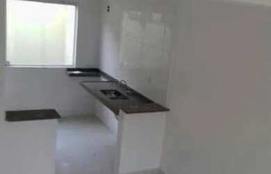 Imagem: A casa possui 2 Dormitórios, 2 Banheiros, 2 Vagas na garagem