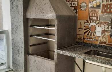 Imagem: O apartamento possui 2 Dormitórios, 1 Banheiro, 1 Vaga na garagem