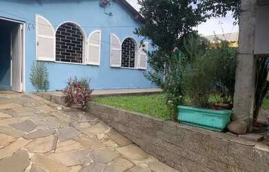 Imagem: A casa possui 3 Dormitórios, 3 Banheiros, 3 Vagas na garagem