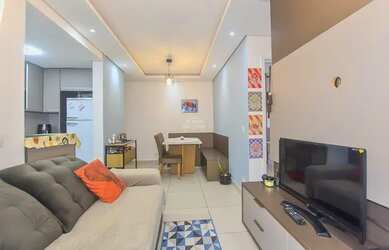 Imagem: O apartamento possui 2 Dormitórios, 1 Banheiro, 1 Vaga na garagem