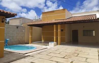 Imagem: A casa possui 3 Dormitórios, 3 Banheiros e está localizado