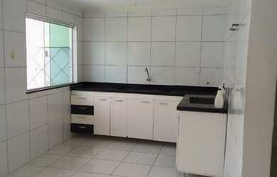 Imagem: A casa possui 3 Dormitórios, 2 Banheiros, 2 Vagas na garagem