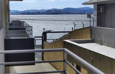 Imagem: O apartamento possui 3 Dormitórios, 1 Banheiro, 1 Vaga na garagem