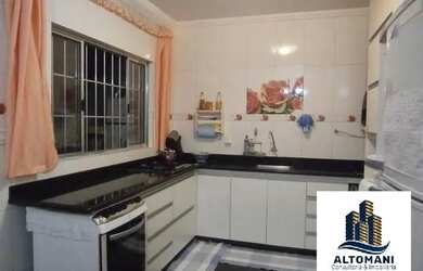 Imagem: A casa possui 2 Dormitórios, 1 Banheiro, 2 Vagas na garagem