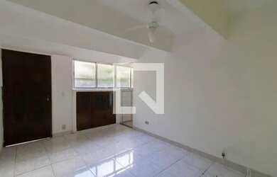 Imagem: O apartamento possui 3 Dormitórios, 1 Banheiro, 1 Vaga na garagem