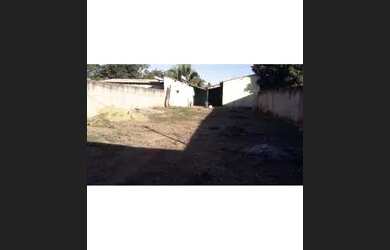 Imagem: A casa possui 2 Dormitórios, 2 Banheiros, 4 Vagas na garagem