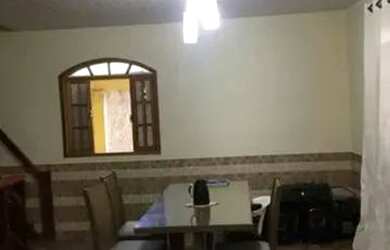 Imagem: A casa possui 2 Dormitórios, 1 Banheiro, 1 Vaga na garagem