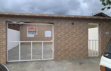 Imagem: A casa possui 3 Dormitórios, 2 Banheiros, 4 Vagas na garagem