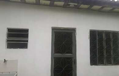 Imagem: A casa possui 1 Dormitório, 1 Banheiro e está localizado