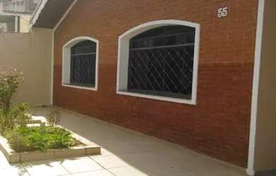 Imagem: A casa possui 3 Dormitórios, 1 Banheiro, 3 Vagas na garagem