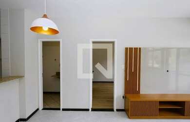 Imagem: O apartamento possui 1 Dormitório, 2 Banheiros, 1 Vaga na garagem