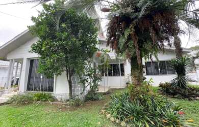 Imagem: A casa possui 3 Dormitórios, 3 Banheiros, 3 Vagas na garagem