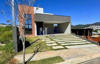 Imagem: A casa em condomínio possui 3 Dormitórios, 4 Banheiros, 4