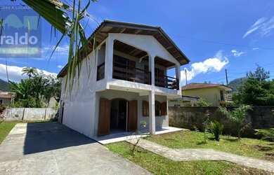 Imagem: A casa possui 3 Dormitórios, 2 Banheiros, 170m² de Área e