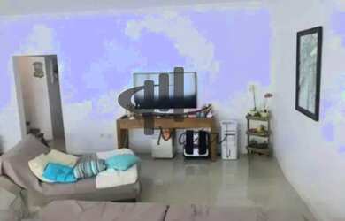 Imagem: A casa possui 3 Dormitórios, 1 Banheiro, 2 Vagas na garagem