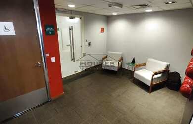 Imagem: O depósito possui 4 Vagas na garagem, 182m² de Área e está