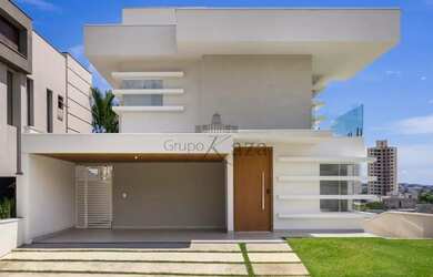 Imagem: A casa em condomínio à venda possui 3 Dormitórios, 5 Banheiros