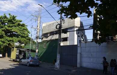 Imagem: O depósito possui 5 Vagas na garagem, 3.060m² de Área e