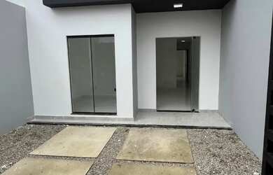 Imagem: A casa possui 2 Dormitórios e 2 Banheiros e está localizado