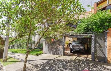 Imagem 2: Casa de 5 dormitórios no Bairro Menino Deus próxima a Orla do Guaíba