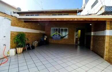 Imagem: Espaçoso Sobrado à Venda no Ocian com 4 Quartos e Churrasqueira