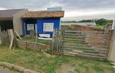 Imagem: A casa possui 2 Dormitórios, 1 Banheiro, 1 Vaga na garagem