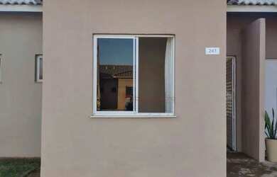 Imagem: A casa em condomínio possui 2 Dormitórios, 1 Banheiro, 2 Vagas