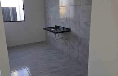 Imagem: A casa possui 2 Dormitórios, 1 Banheiro, 2 Vagas na garagem