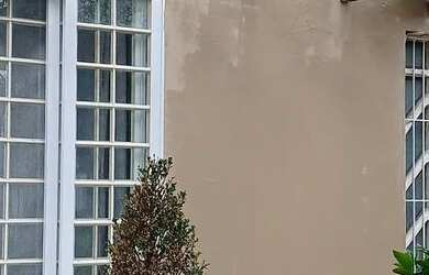 Imagem: A casa possui 3 Dormitórios, 2 Banheiros, 4 Vagas na garagem