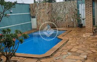 Imagem: A casa em condomínio possui 3 Dormitórios, 2 Banheiros, 2