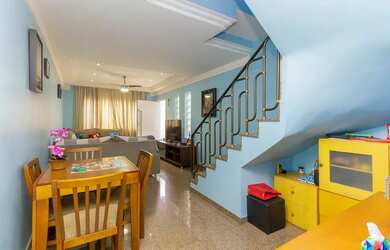 Imagem: A casa possui 3 Dormitórios, 4 Banheiros, 3 Vagas na garagem