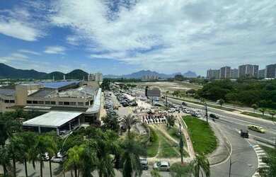 Imagem: O depósito possui 5 Vagas na garagem, 306m² de Área e está