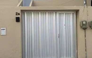 Imagem: A casa possui 2 Dormitórios, 1 Banheiro, 1 Vaga na garagem