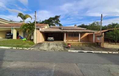 Imagem: A casa em condomínio possui 3 Dormitórios e está localizado