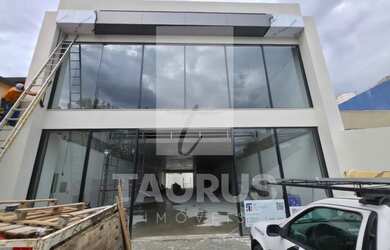 Imagem: O depósito possui 3 Vagas na garagem, 950m² de Área e está