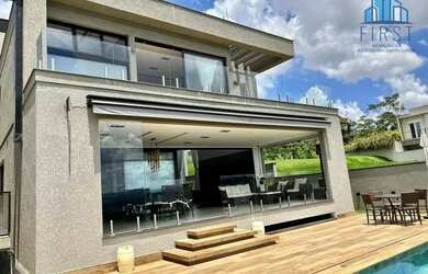 Imagem: A casa em condomínio possui 4 Dormitórios, 5 Banheiros, 5