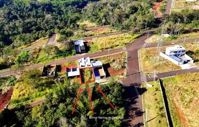 Imagem: O terreno possui 200m² de Área e está localizado em Porto