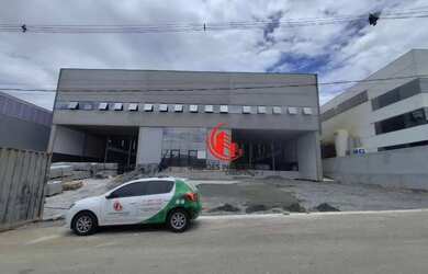 Imagem: O depósito possui 5 Vagas na garagem e 4998m² de Área e está