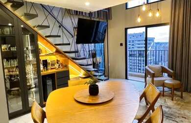 Imagem: O studio possui 1 Dormitório, 2 Banheiros, 1 Vaga na garagem