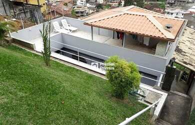 Imagem: A casa possui 3 Dormitórios, 2 Banheiros, 2 Vagas na garagem