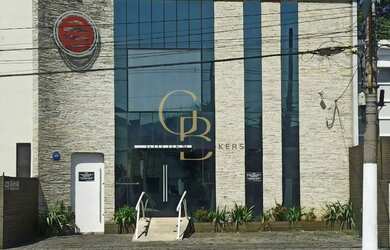 Imagem: O depósito possui 3 Vagas na garagem e 251m² de Área e está