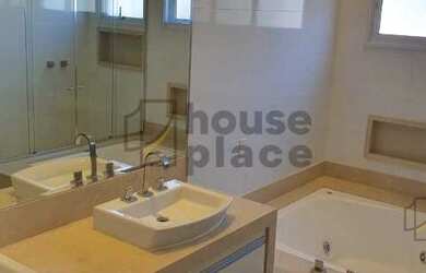 Imagem: A casa em condomínio possui 4 Dormitórios, 5 Banheiros, 4