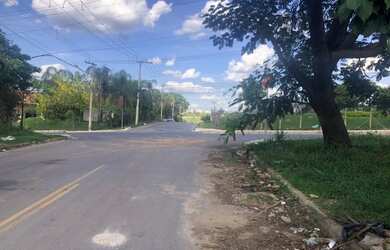 Imagem: O terreno possui 17.500m² de Área e está localizado em Distrito