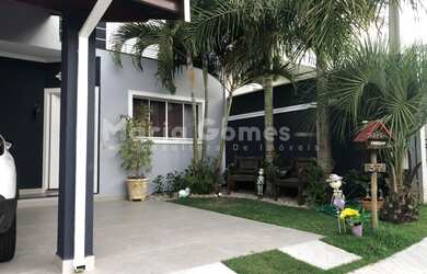 Imagem: A casa em condomínio possui 3 Dormitórios, 2 Banheiros, 2