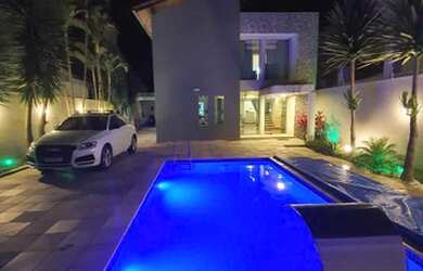 Imagem: A casa possui 3 Dormitórios, 2 Banheiros, 5 Vagas na garagem