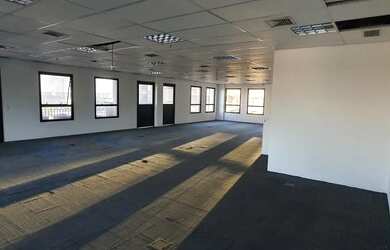 Imagem: O depósito possui 1 Vaga na garagem, 700m² de Área e está