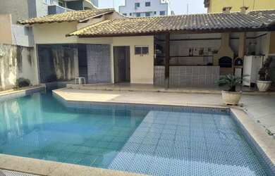 Imagem: A casa possui 5 Dormitórios, 4 Banheiros, 4 Vagas na garagem