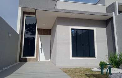 Imagem: A casa possui 3 Dormitórios, 1 Banheiro, 1 Vaga na garagem