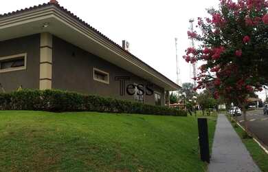 Imagem: O depósito possui 2 Vagas na garagem, 160m² de Área e está